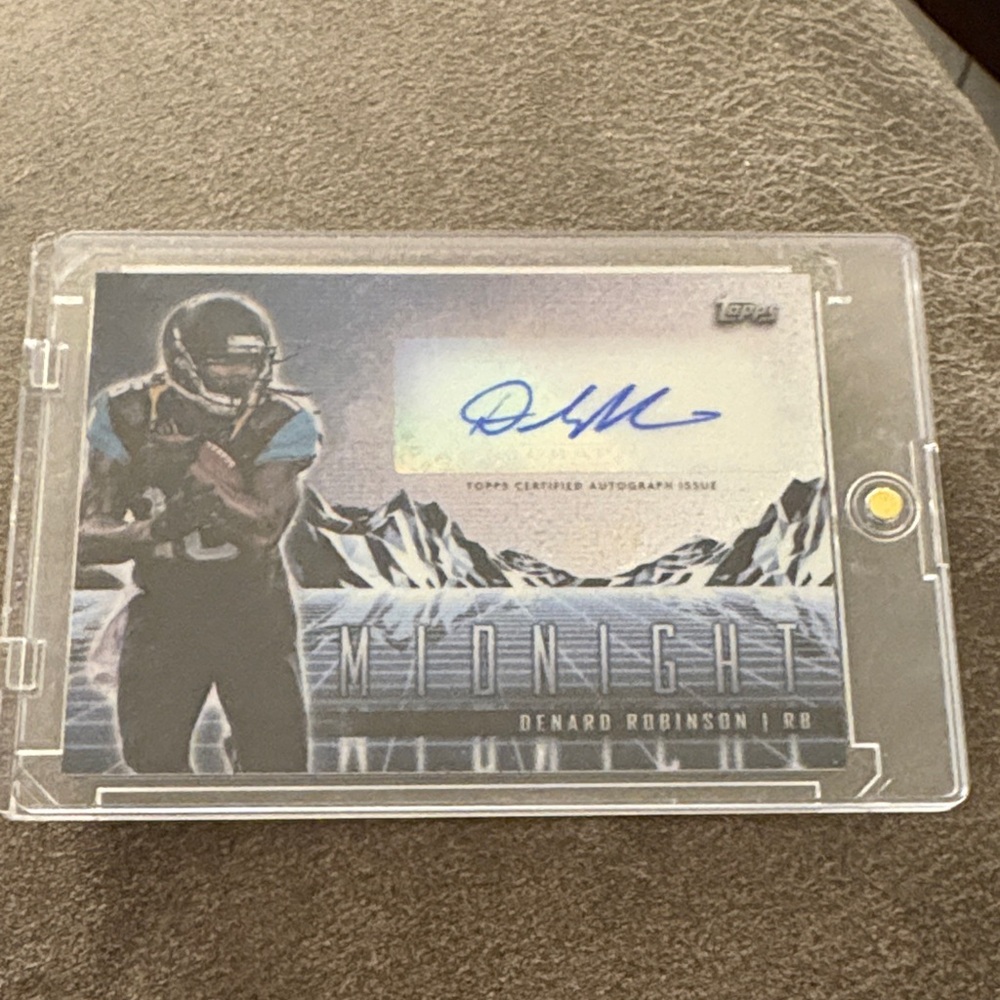 Topps Denard Robinson Football Card with Blue Autograph also numbered 13/35
